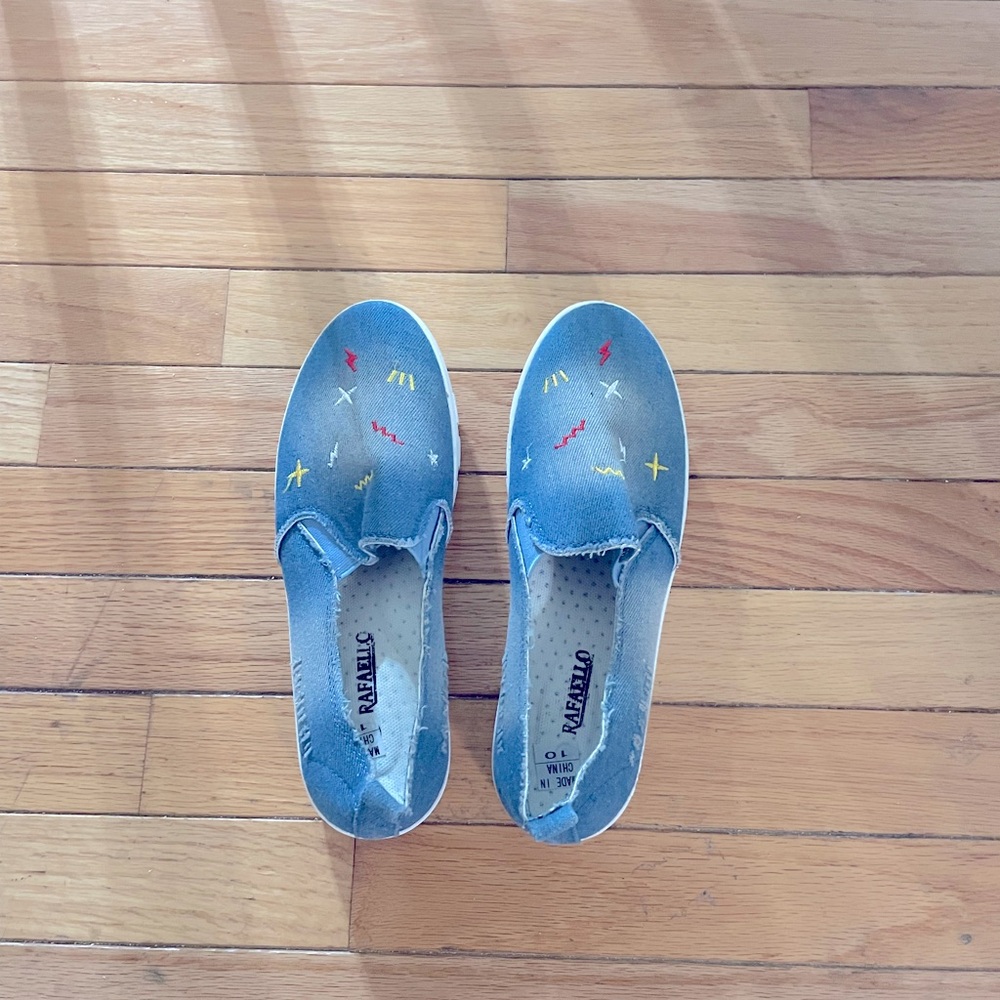 Ladies casual sneakers, size 10, light blue with designs.
